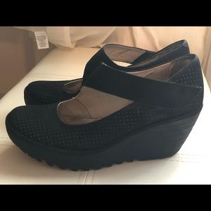 Fly London Wedge Pump Size 9